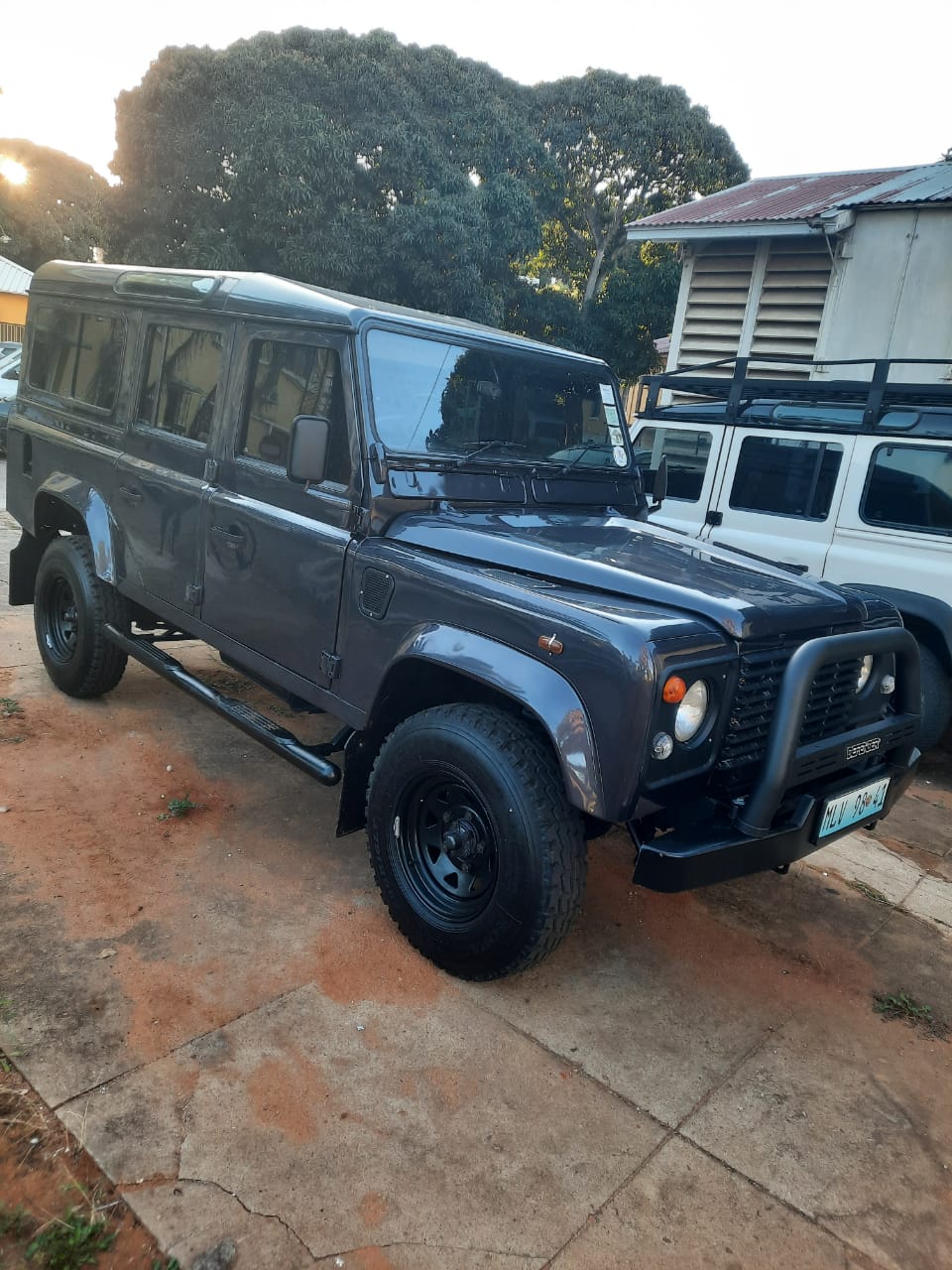 LAND ROVER DEFENDER 110