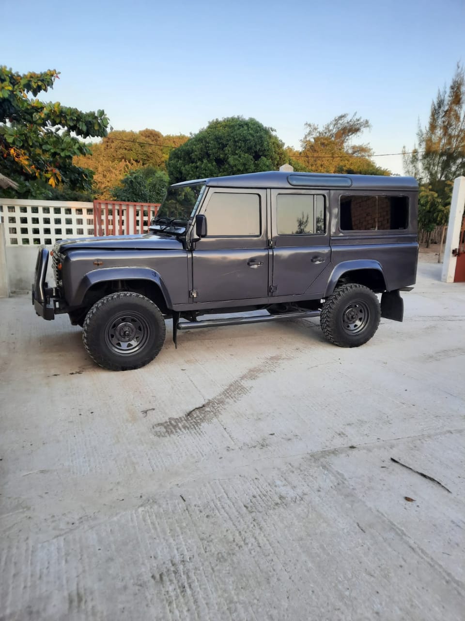 LAND ROVER DEFENDER 110