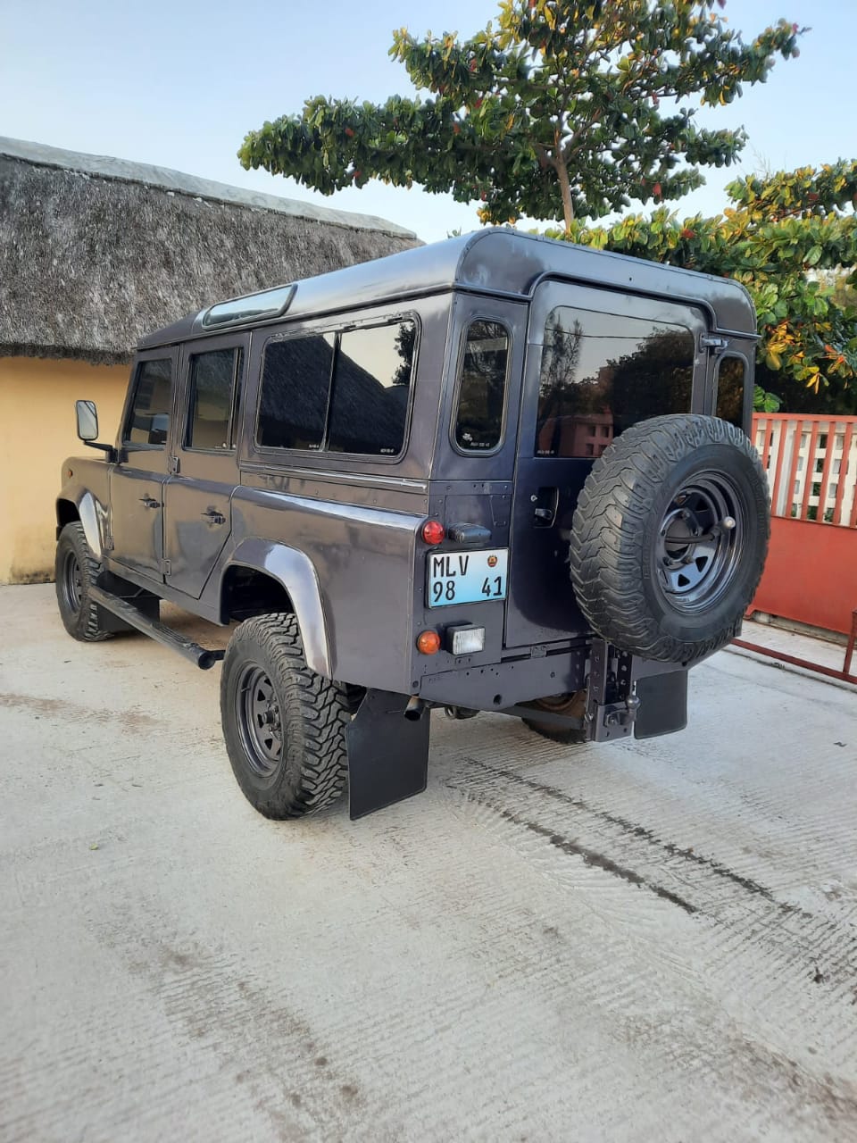 LAND ROVER DEFENDER 110