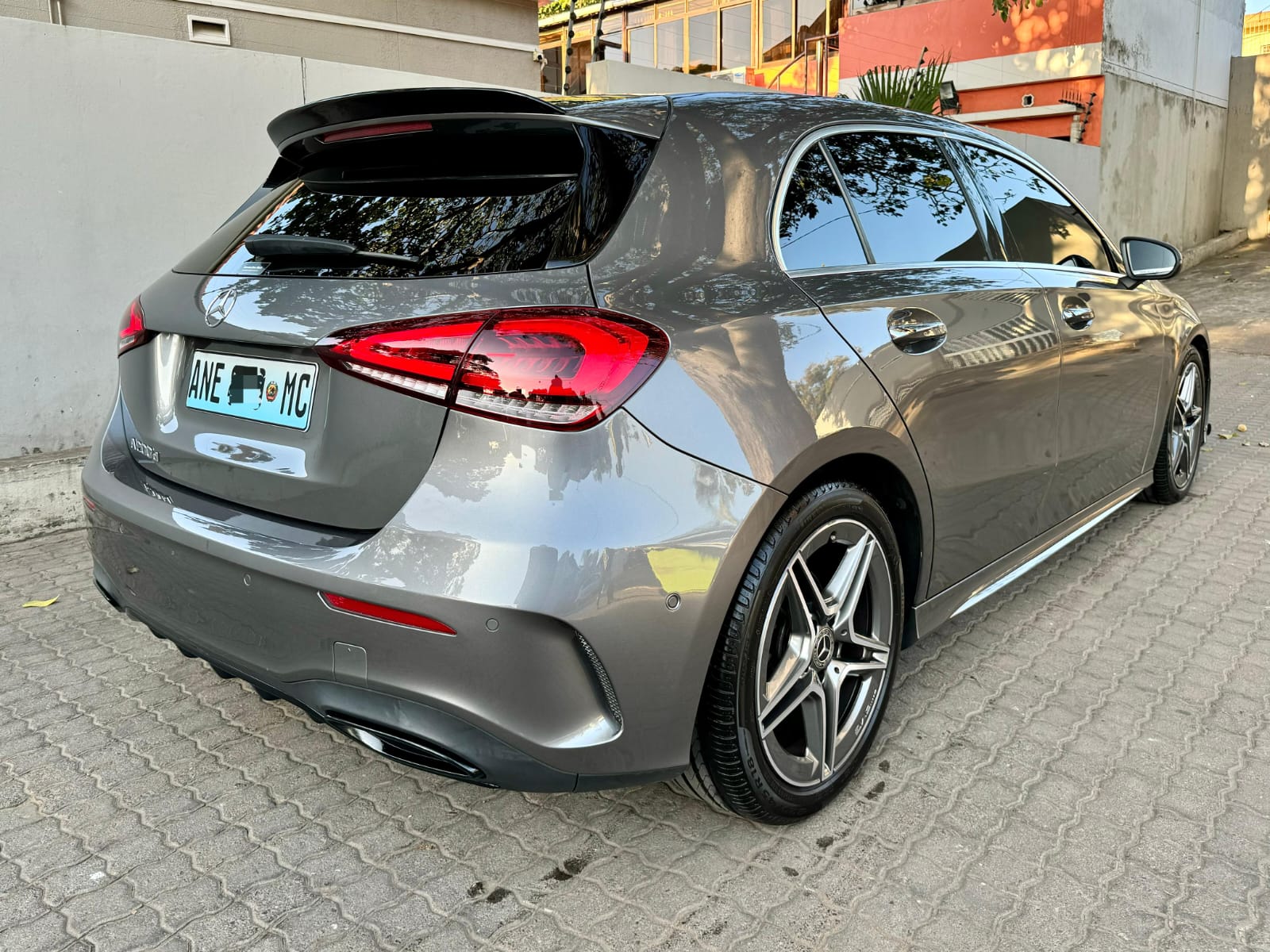 MERCEDES-BENZ A200