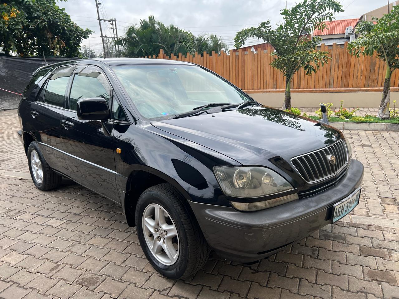 TOYOTA HARRIER