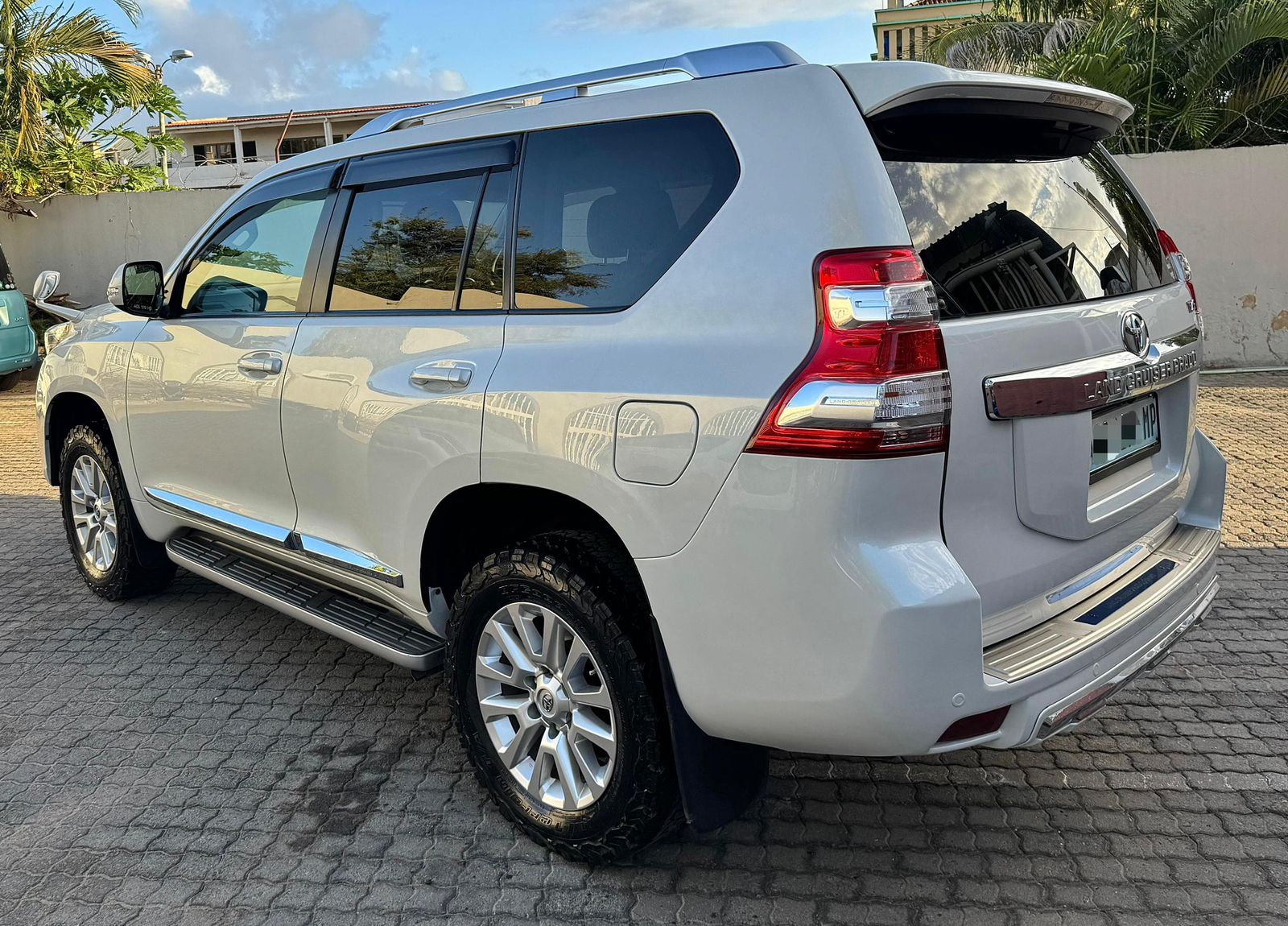 TOYOTA LAND CRUISE PRADO