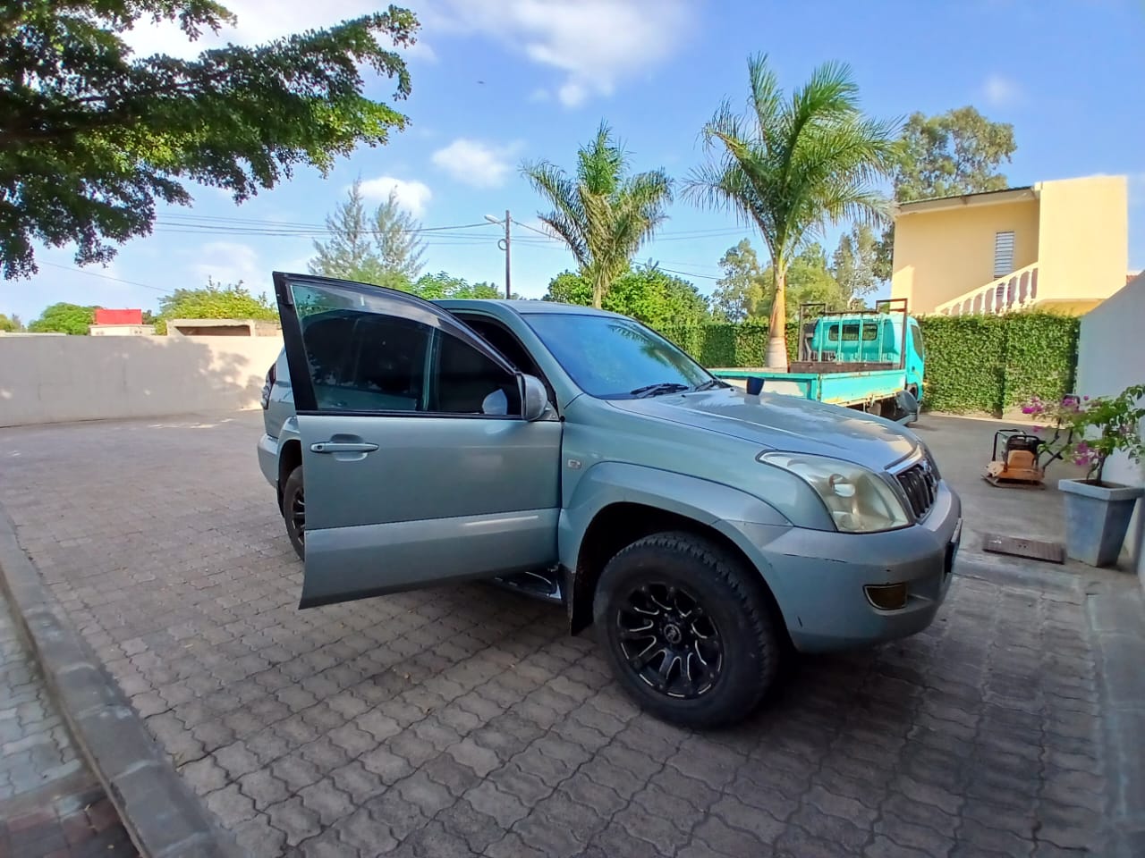 TOYOTA PRADO