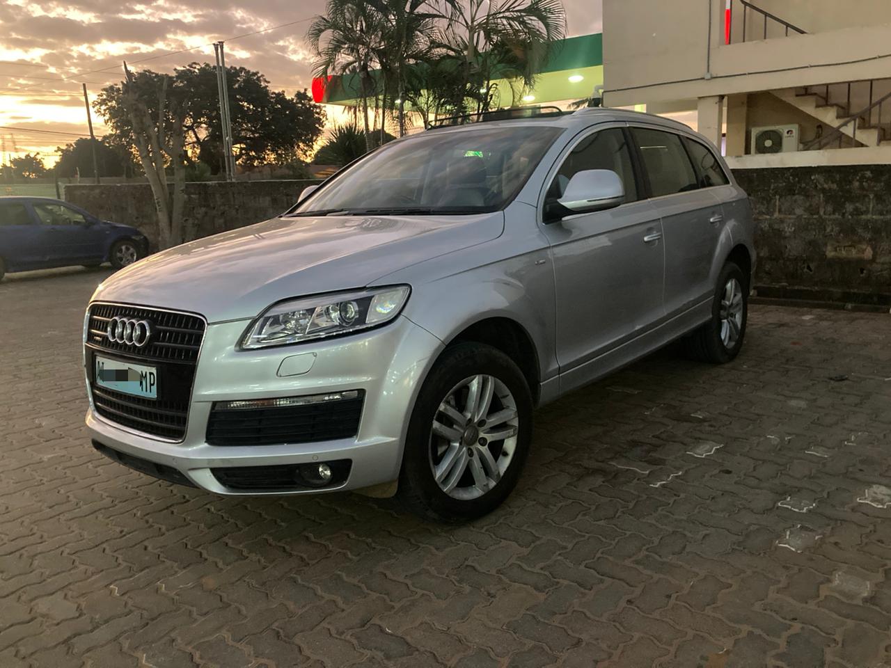 AUDI Q7 S line