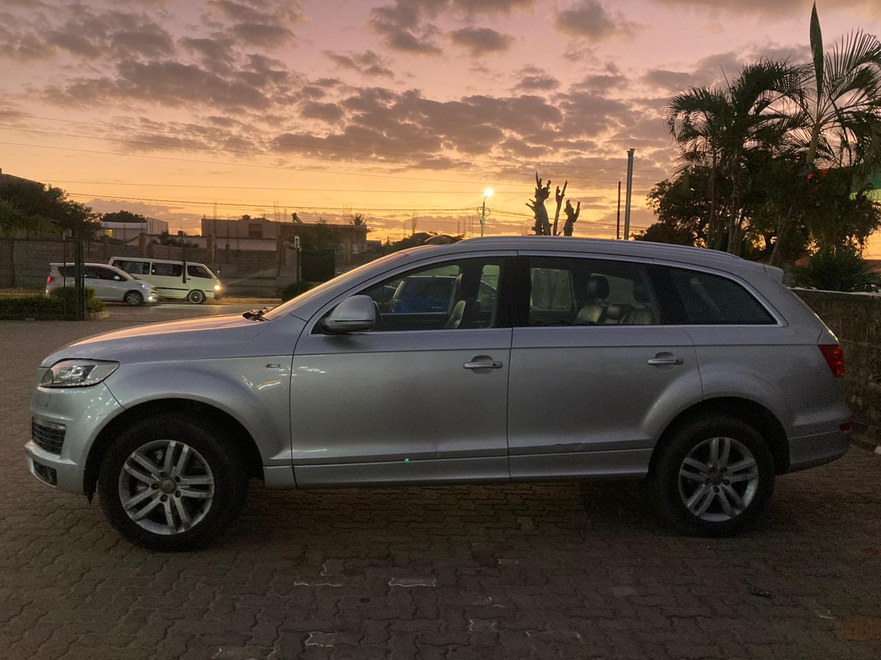 AUDI Q7 S line