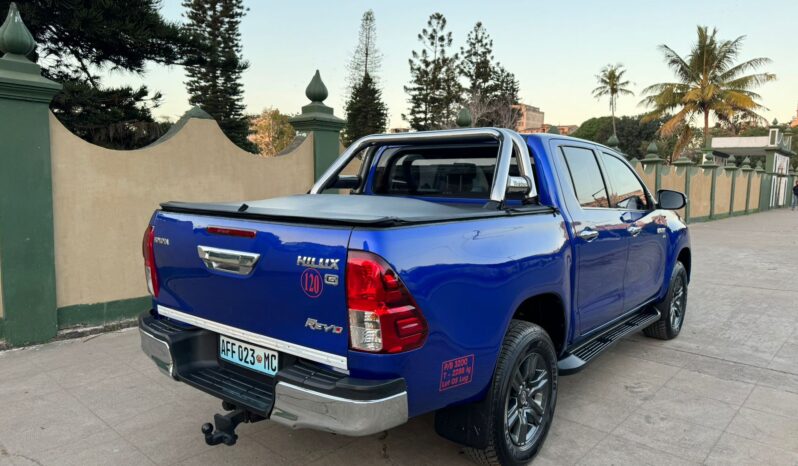 
								TOYOTA HILUX REVO full									