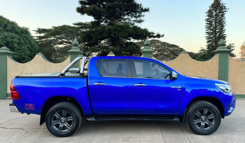 
								TOYOTA HILUX REVO full									