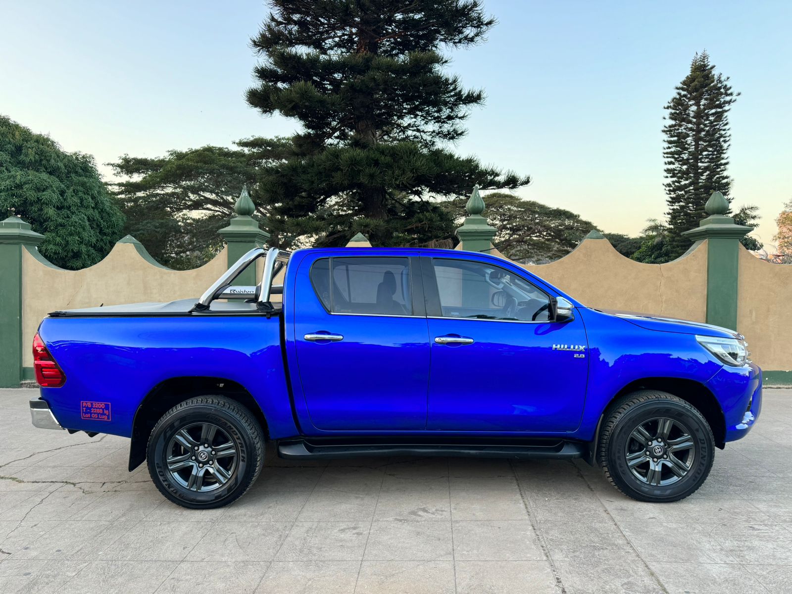 TOYOTA HILUX REVO