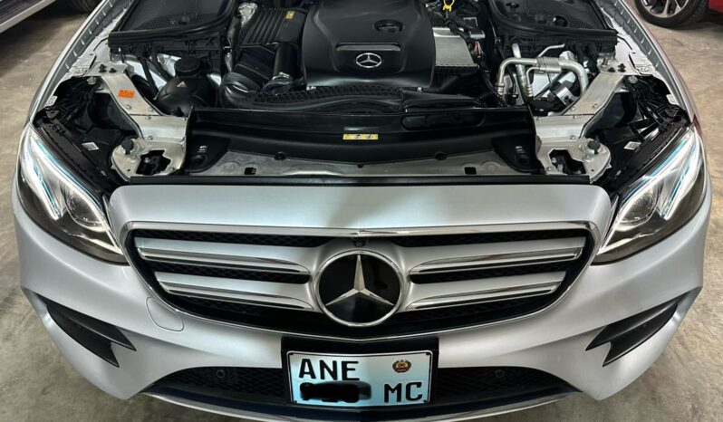 
								MERCEDES-BENZ E200 full									