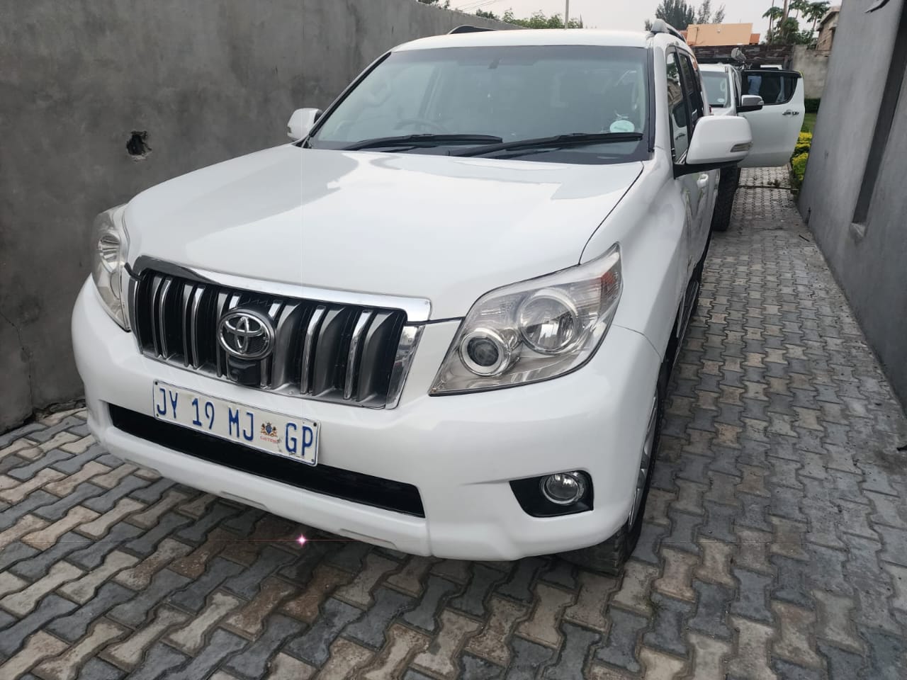 TOYOTA LAND CRUISER PRADO