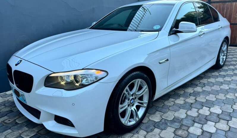 
								BMW 523i Msport full									