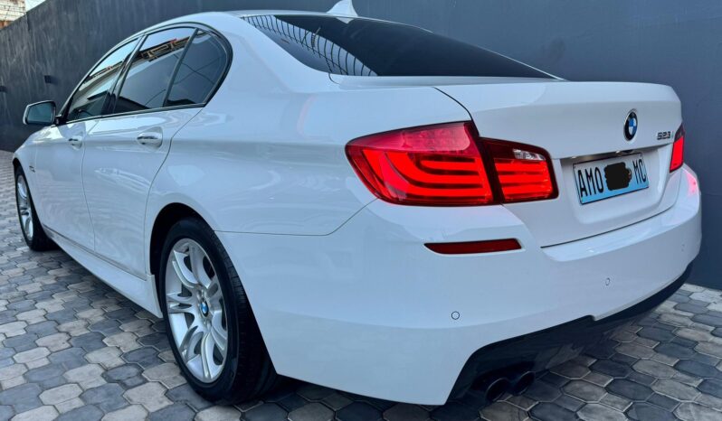 
								BMW 523i Msport full									