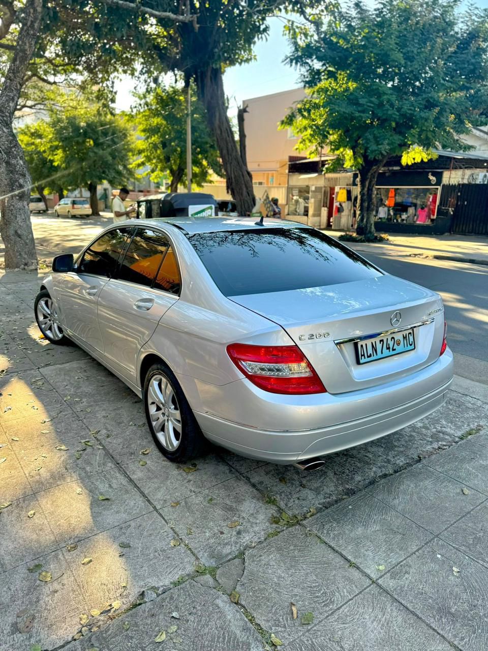 MERCEDES-BENZ C200