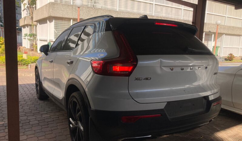 
								VOLVO XC40 R-Design full									