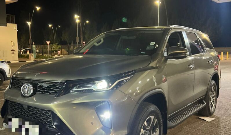 
								TOYOTA FORTUNER full									