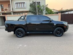 
										TOYOTA HILUX full									