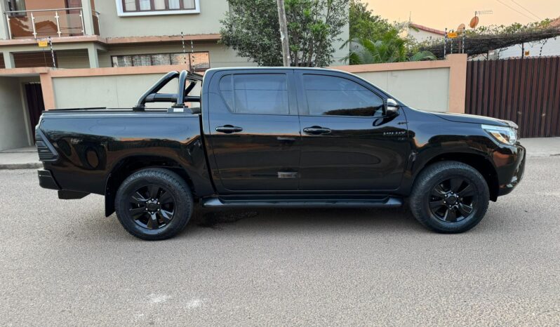 
								TOYOTA HILUX full									