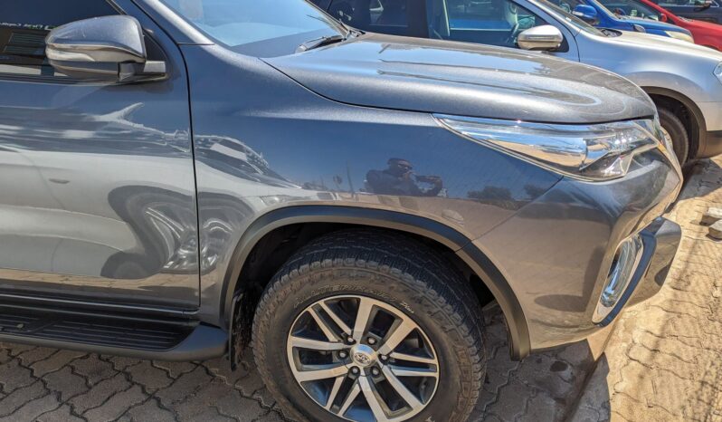 
								TOYOTA FORTUNER full									