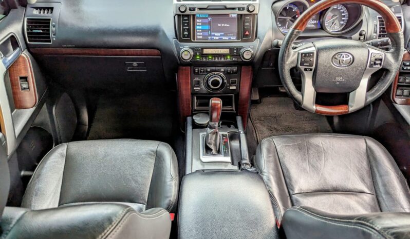 
								TOYOTA LANDCRUISER PRADO full									