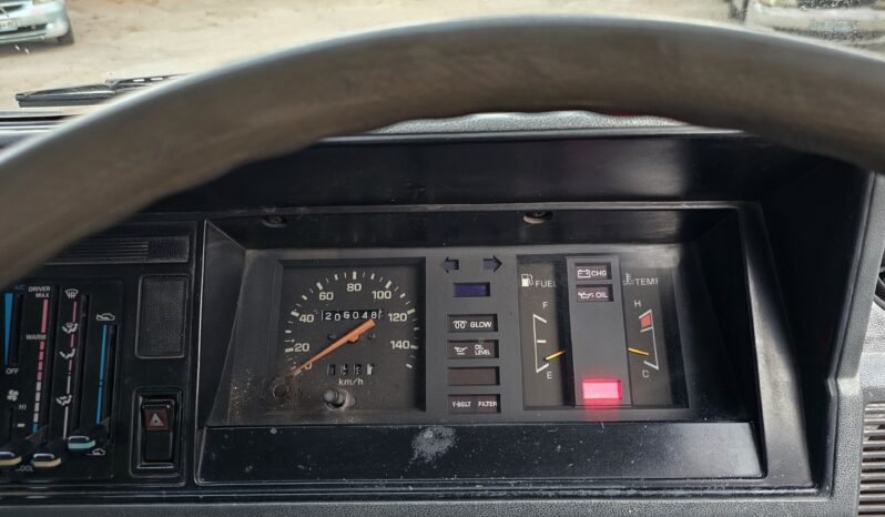 
								TOYOTA HIACE full									
