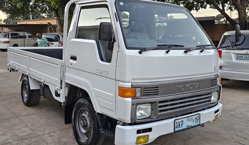 
								TOYOTA HIACE full									