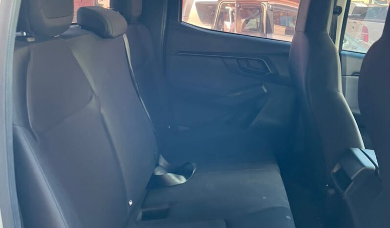 
								ISUZU DMAX full									