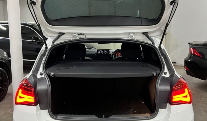 
								BMW 116i Msport full									