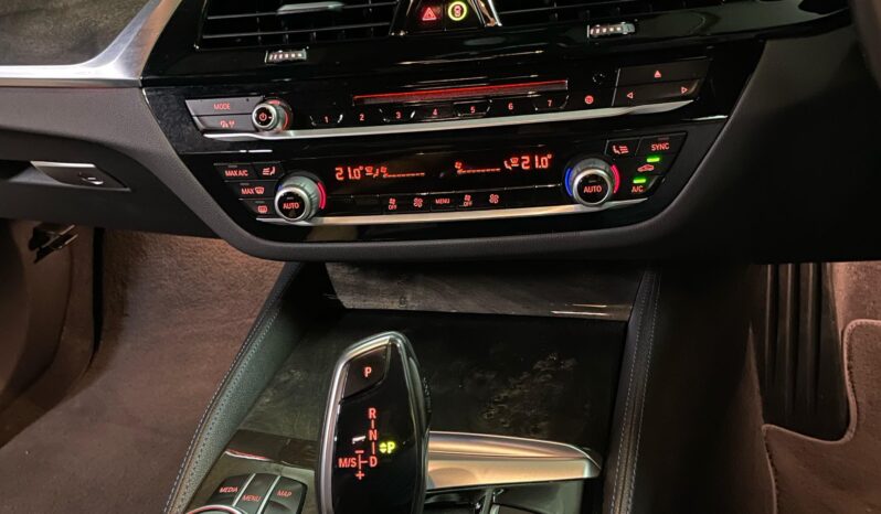 
								BMW 523D MSport full									