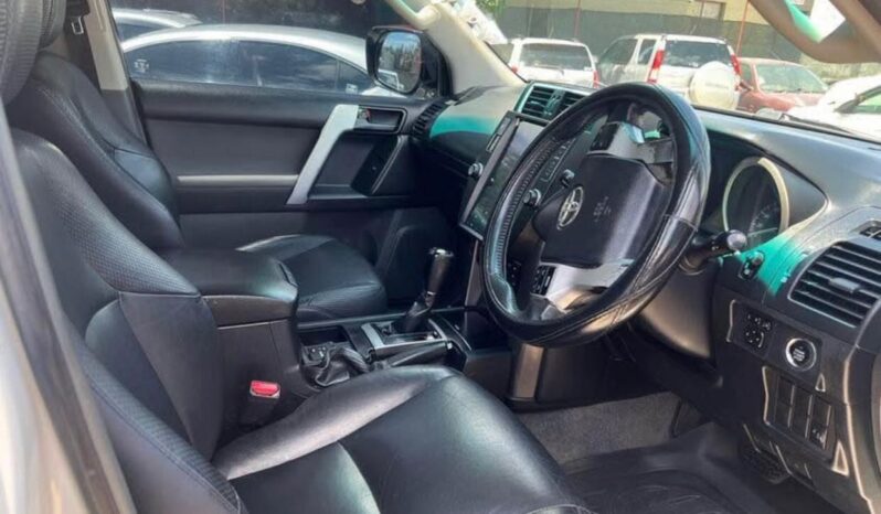 
								TOYOTA LAND CRUISER PRADO full									