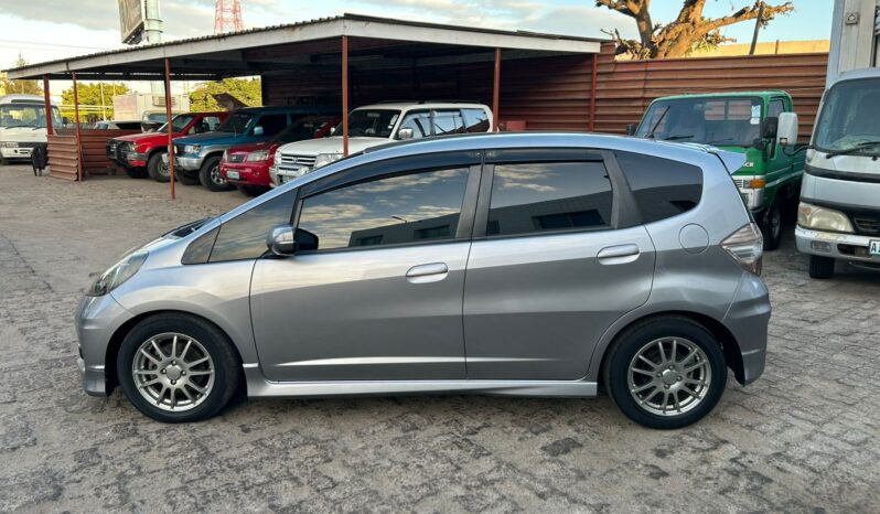 
								HONDA FIT RS full									