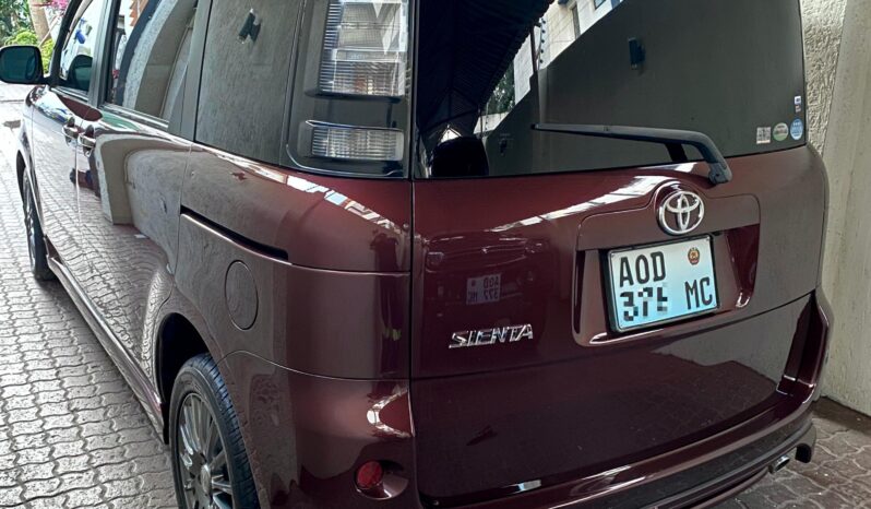 
								TOYOTA SIENTA full									