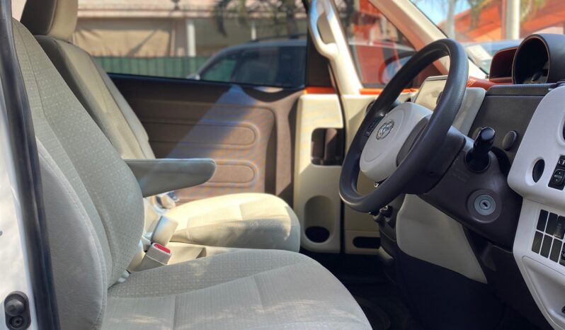 
								TOYOTA PORTE full									
