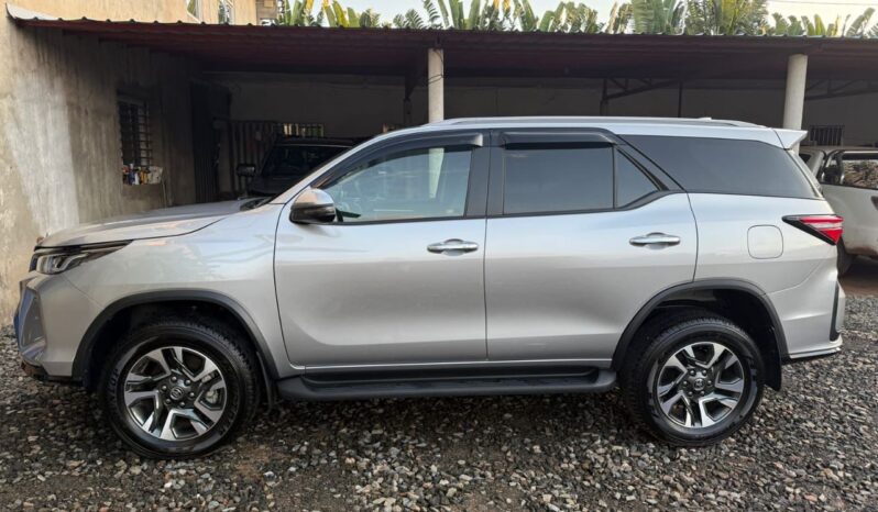 
								TOYOTA FORTUNER VX full									
