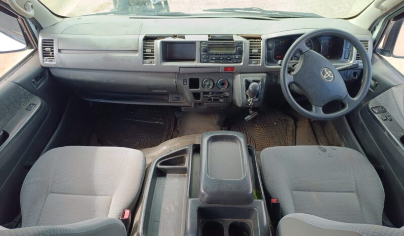
								TOYOTA QUANTUM full									