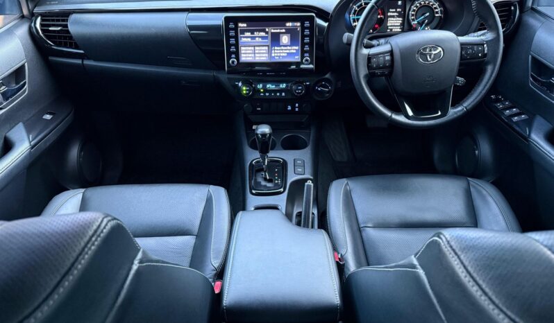 
								TOYOTA HILUX REVO ROCCO full									