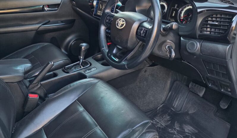 
								TOYOTA HILUX GD6 DAKAR full									