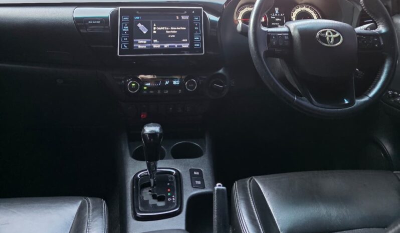 
								TOYOTA HILUX GD6 DAKAR full									