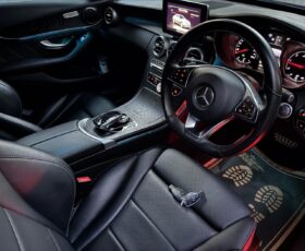▪ MERCEDES BENZ C220d AMG package