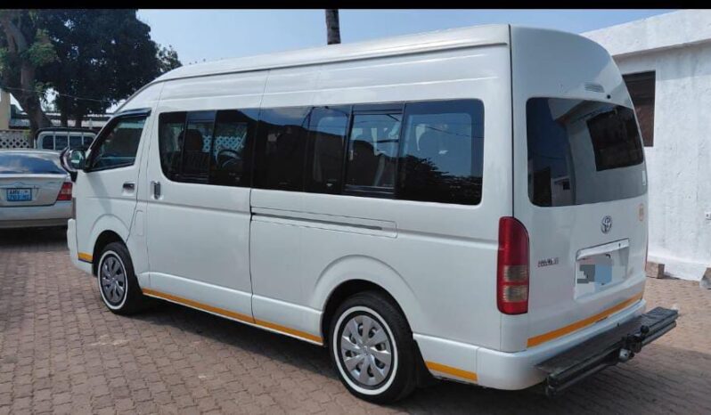 
								TOYOTA HIACE QUANTUM full									